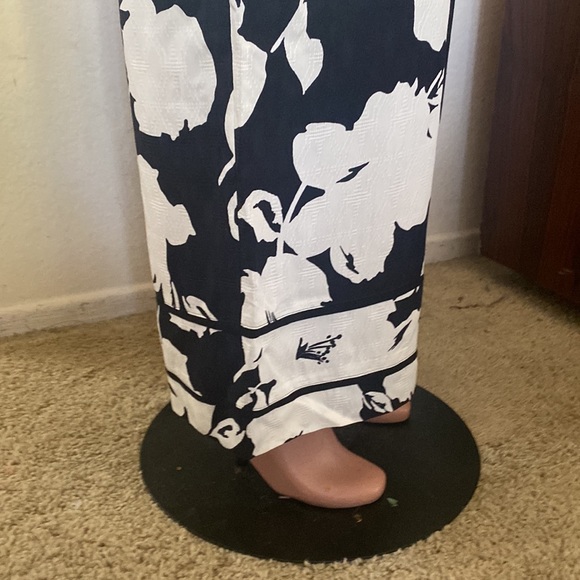 Anthropologie black white large floral print jumpsuit - Picture 4 of 8